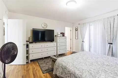 Bedroom - 421 Mcadams Rd E, Longview, WA 98632 photo 3 of 4