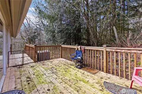 Exterior - 421 Mcadams Rd E, Longview, WA 98632 photo 3 of 5