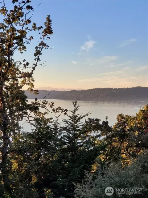 1410 Poe Ave NE, Tacoma, WA 98422
