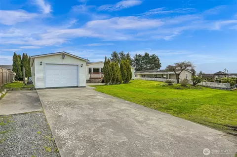 8356 Sea Breeze Ct, Blaine, WA 98230