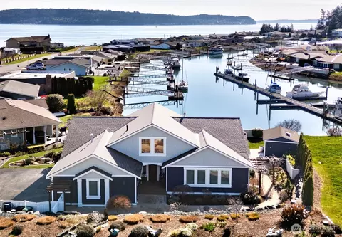 2251 Mariner Beach Dr, Oak Harbor, WA 98277