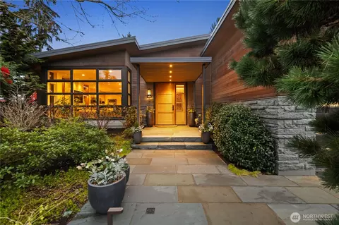 1437 Broadmoor Dr E, Seattle, WA 98112