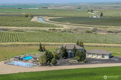 1050 Lewandowski Rd, Sunnyside, WA 98944
