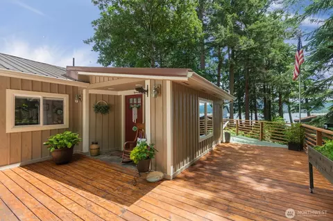 5 W Cape Horn Rd, Cathlamet, WA 98612