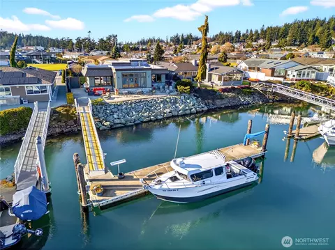 1911 Bay Pl, Anacortes, WA 98221