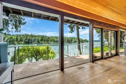 6490 NE Monte Vista Dr, Bainbridge Island, WA 98110