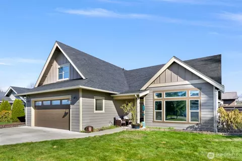 4590 Elmwood Dr, Blaine, WA 98230
