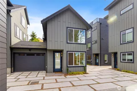 115 N 105th St #B, Seattle, WA 98133