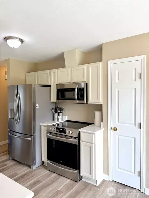 Kitchen - 308 Callendar St NW, Orting, WA 98360 photo 2 of 2