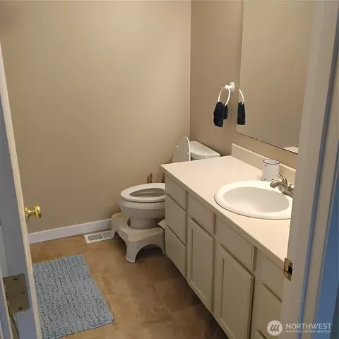 Bath - 308 Callendar St NW, Orting, WA 98360 photo 2 of 3