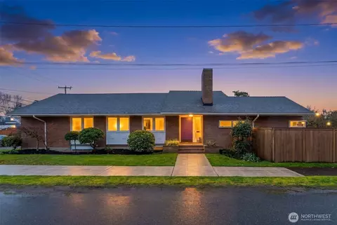 3515 NE 42nd St, Seattle, WA 98105