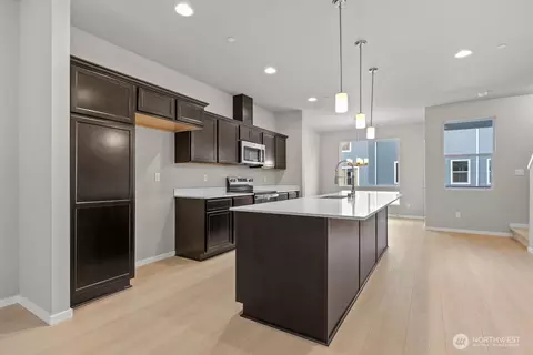 Kitchen - 7027 Rainier Dr #E, Everett, WA 98203 photo 1 of 5