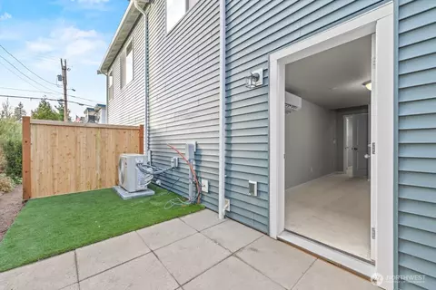 Exterior - 7027 Rainier Dr #E, Everett, WA 98203 photo 2 of 3