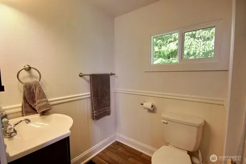 Bath - 414 Sumner Ave, Sumner, WA 98390 photo 2 of 3