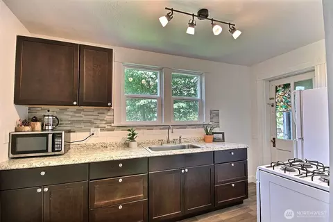 Kitchen - 414 Sumner Ave, Sumner, WA 98390 photo 2 of 2