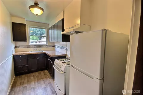 Kitchen - 414 Sumner Ave, Sumner, WA 98390 photo 1 of 2