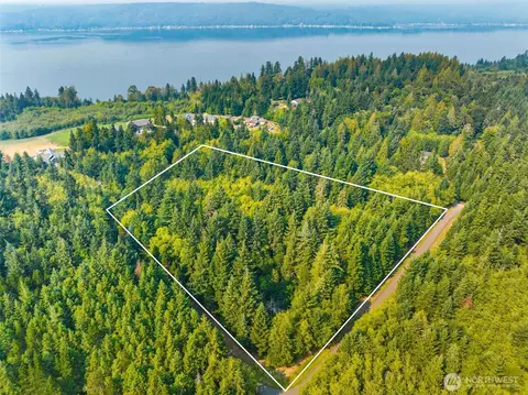70 E Windy Ridge Ln, Belfair, WA 98528