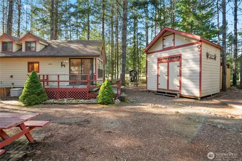 611 N Rainbow Way, Hoodsport, WA 98548