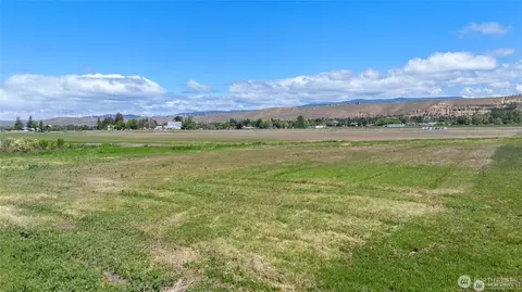 520 Thorp Landing Ln, Thorp, WA 98946