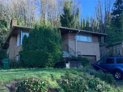 2466 55th Ave SW, Seattle, WA 98116