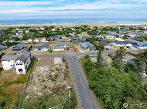 32112 J Pl, Ocean Park, WA 98640
