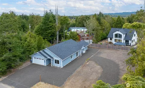 33 Butterfly Ln, Pacific Beach, WA 98571