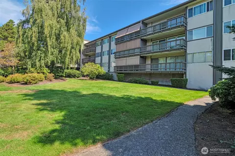 2500 81st Ave SE #329, Mercer Island, WA 98040