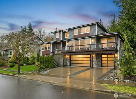 921 Whitewater Dr, Bellingham, WA 98229