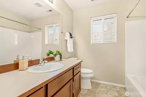 Bath - 3933 178th Pl SE, Bothell, WA 98012 photo 4 of 4