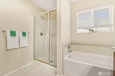 Bath - 3933 178th Pl SE, Bothell, WA 98012 photo 3 of 4