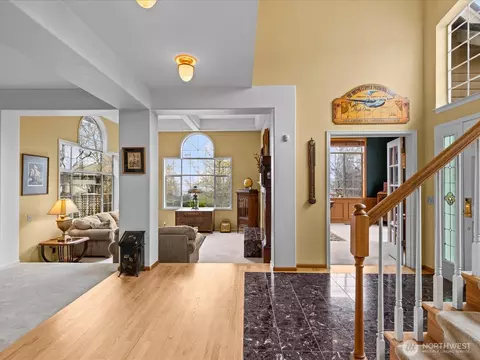 Entry Way - 19607 110th Pl NE, Bothell, WA 98011 photo 2 of 5
