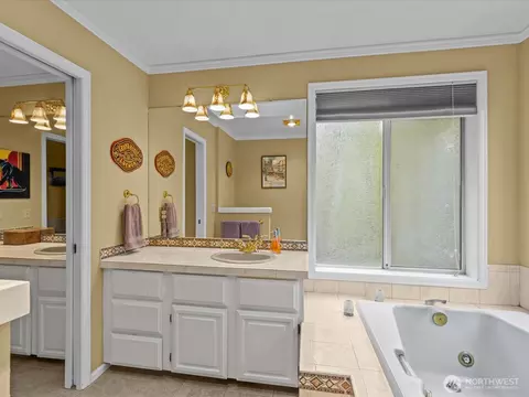 Bath - 19607 110th Pl NE, Bothell, WA 98011 photo 4 of 4