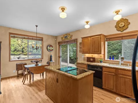 Kitchen - 19607 110th Pl NE, Bothell, WA 98011 photo 5 of 8
