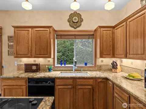 Kitchen - 19607 110th Pl NE, Bothell, WA 98011 photo 2 of 8