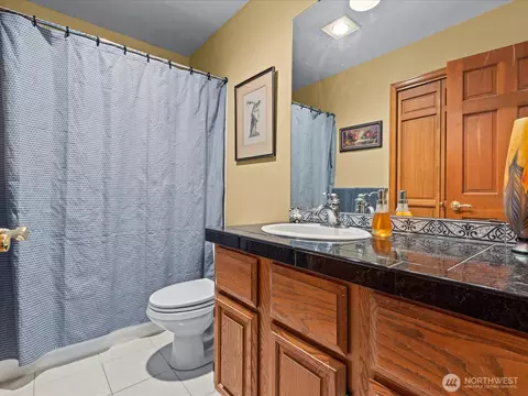 Bath - 19607 110th Pl NE, Bothell, WA 98011 photo 1 of 4