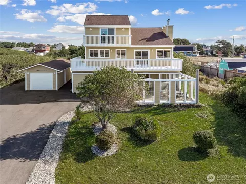 898 S Sand Dune Ave SW, Ocean Shores, WA 98569