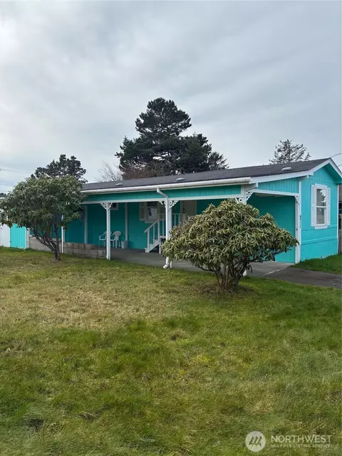 211 7th St NE, Long Beach, WA 98631