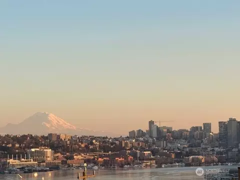 4020 Aurora Ave N #403, Seattle, WA 98104