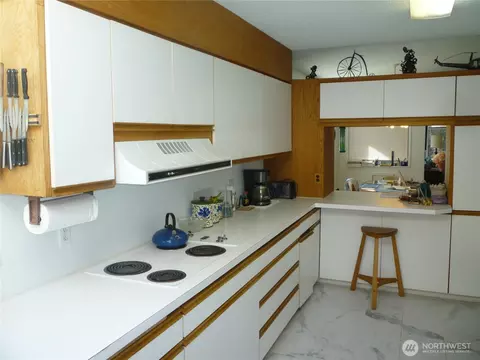 Kitchen - 180 Stonehaven Ln, Sequim, WA 98382 photo 3 of 3