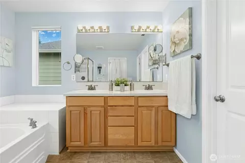 Bath - 16116 35th Park SE, Bothell, WA 98012 photo 4 of 5