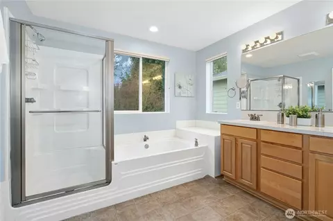 Bath - 16116 35th Park SE, Bothell, WA 98012 photo 2 of 5