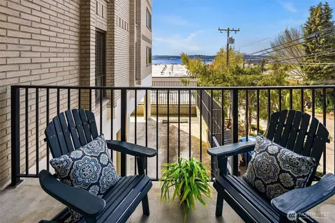 7 Highland Dr #101, Seattle, WA 98109
