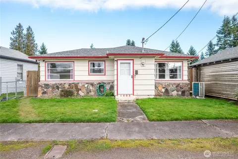 1002 N 10th Ave, Kelso, WA 98626