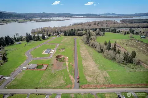 6 Mauka Nani Dr, Cathlamet, WA 98612