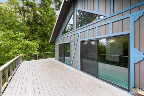 671 Edmonds Rd, Coupeville, WA 98239