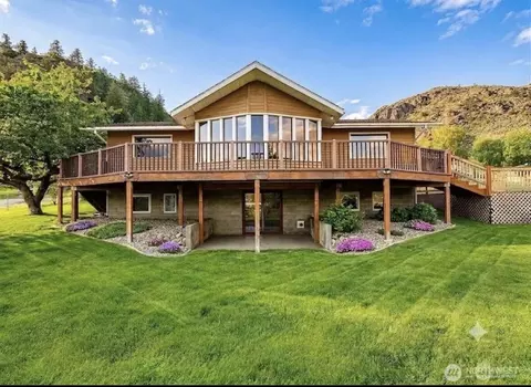 9 C Rose St, Oroville, WA 98844