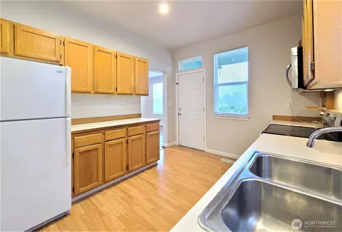 Kitchen - 3418 Wetmore Ave, Everett, WA 98201 photo 2 of 2