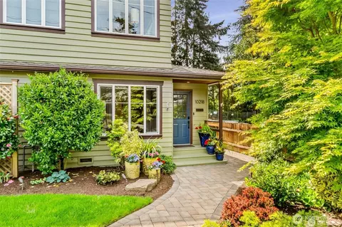 10218 NE 65th St, Kirkland, WA 98033