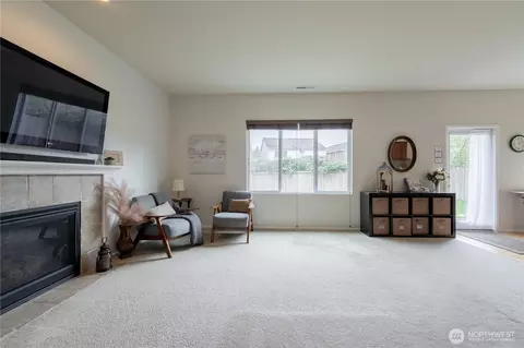 Living - 14025 5th Pl W, Everett, WA 98208 photo 4 of 4