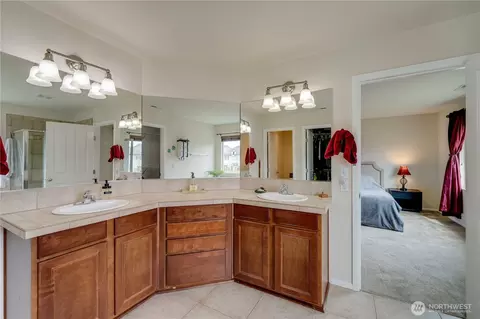 Bath - 14025 5th Pl W, Everett, WA 98208 photo 2 of 4